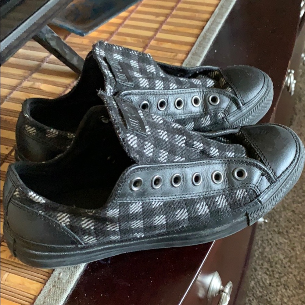 Plaid and leather low top Converse